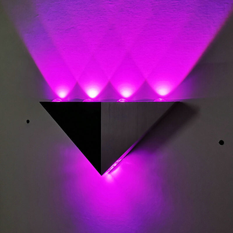 Avelena | TriLumina Prisma LED Wandleuchte | Kreatives Pyramidendesign | Aluminium & Acryl | Farbige Lichtoptionen