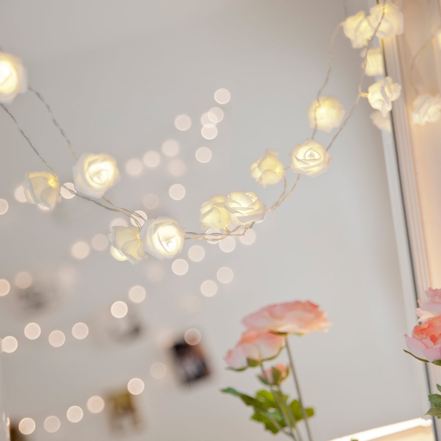 Avelena | 30er LED Rosen Lichterkette warmweiß