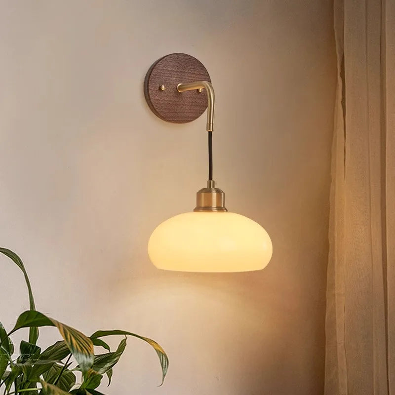 Avelena | WalnutEdge – Moderne Wandlampe aus Walnuss und Messing