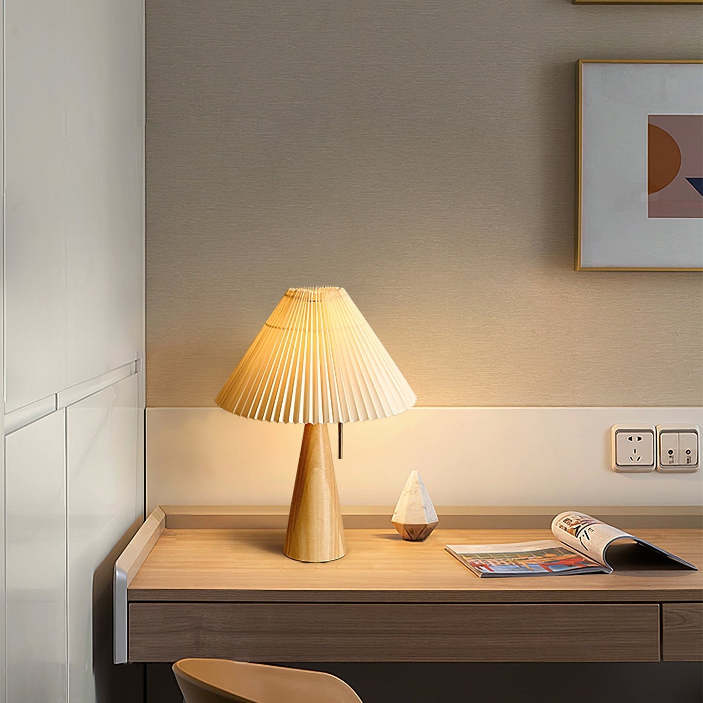 Avelena | AntiqueRadiance – Elegante Holz- und Metalltischlampe