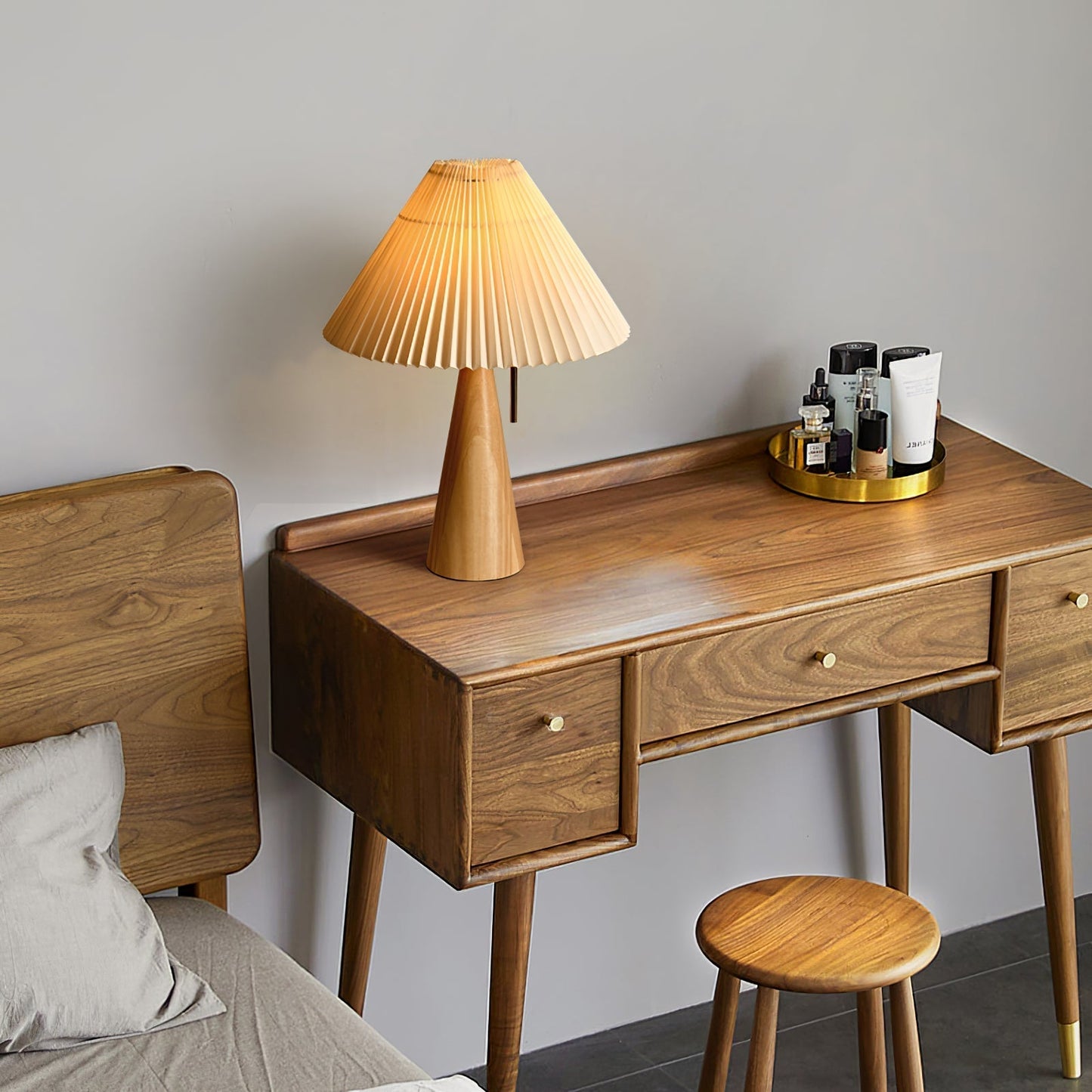 Avelena | AntiqueRadiance – Elegante Holz- und Metalltischlampe