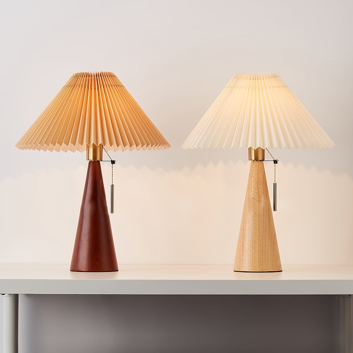 Avelena | AntiqueRadiance – Elegante Holz- und Metalltischlampe