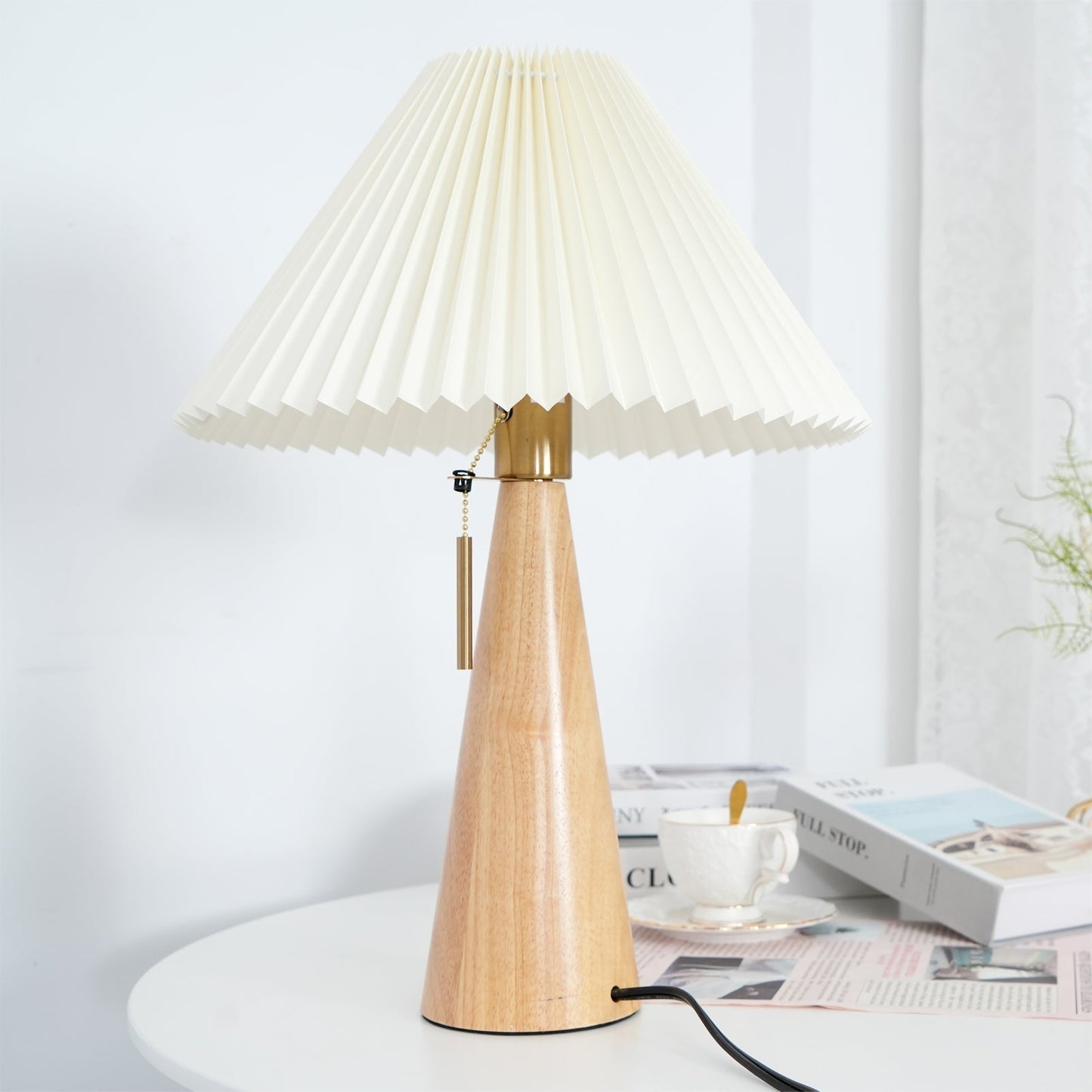 Avelena | AntiqueRadiance – Elegante Holz- und Metalltischlampe
