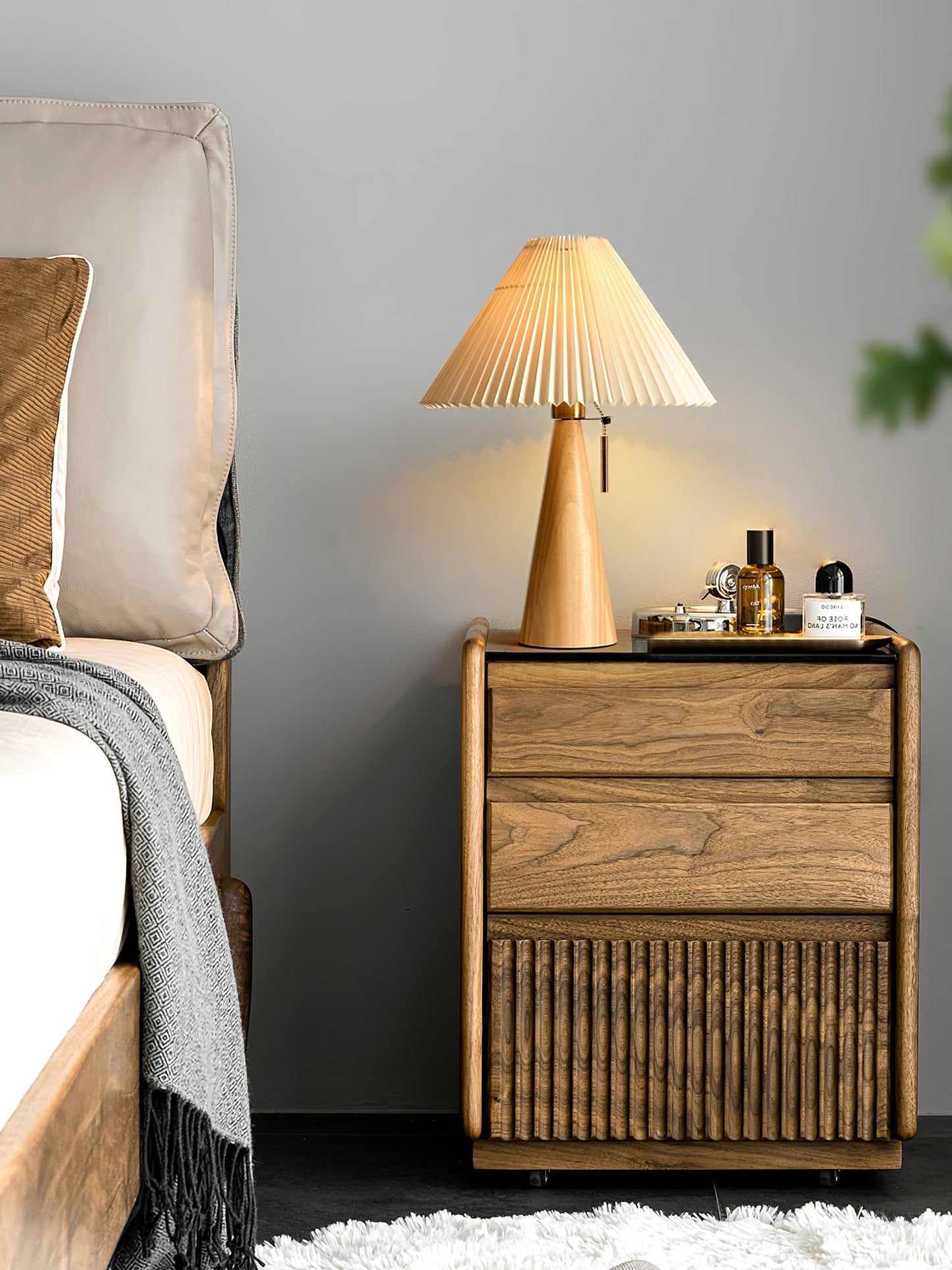 Avelena | AntiqueRadiance – Elegante Holz- und Metalltischlampe