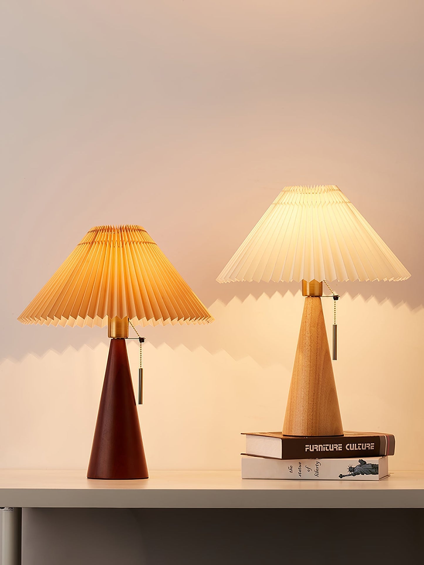 Avelena | AntiqueRadiance – Elegante Holz- und Metalltischlampe