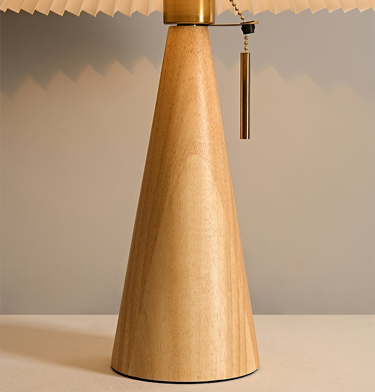 Avelena | AntiqueRadiance – Elegante Holz- und Metalltischlampe