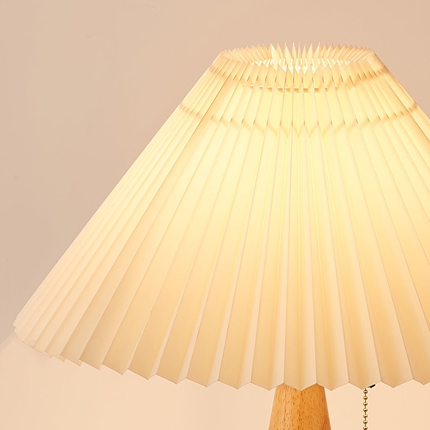 Avelena | AntiqueRadiance – Elegante Holz- und Metalltischlampe