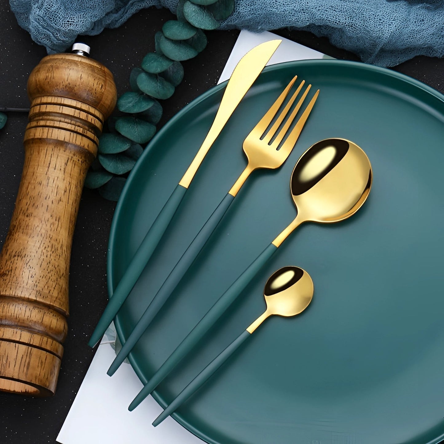 Avelena Gold Besteckset für Stilbewusste: Modernes Design