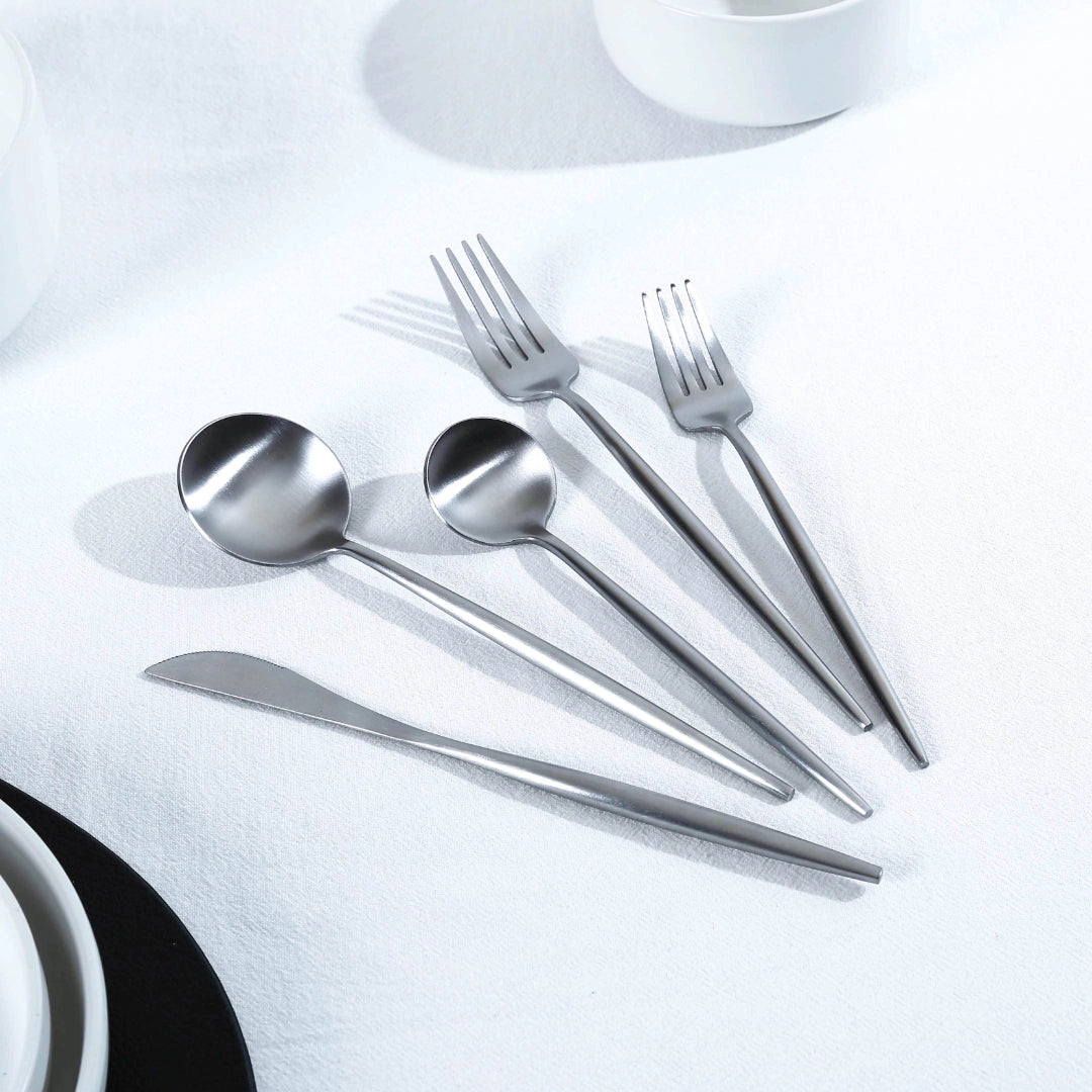 Avelena mattes Schwarz Besteckset – Designer-Silberbesteck
