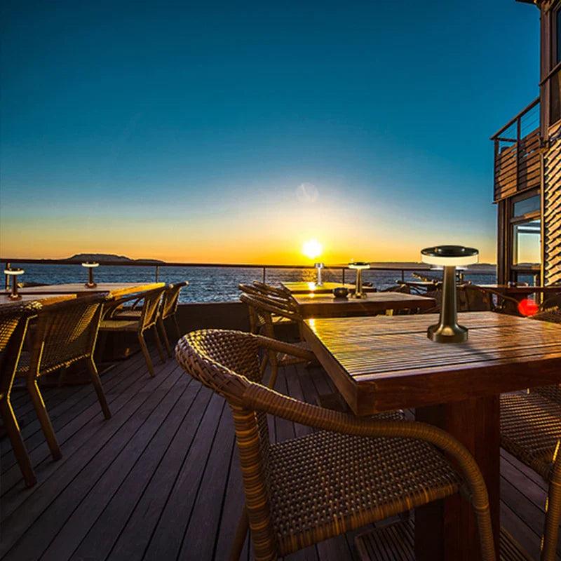 Avelena | AuraMetal - Nordisch inspirierte Tischlampe