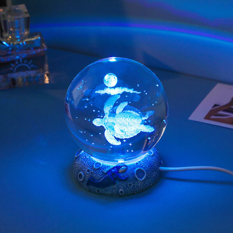 Avelena | AquaGlobe Kristallkugel Nachtlicht | Unterwasserwelt LED Lampe | Stimmungslicht & Deko für Zuhause