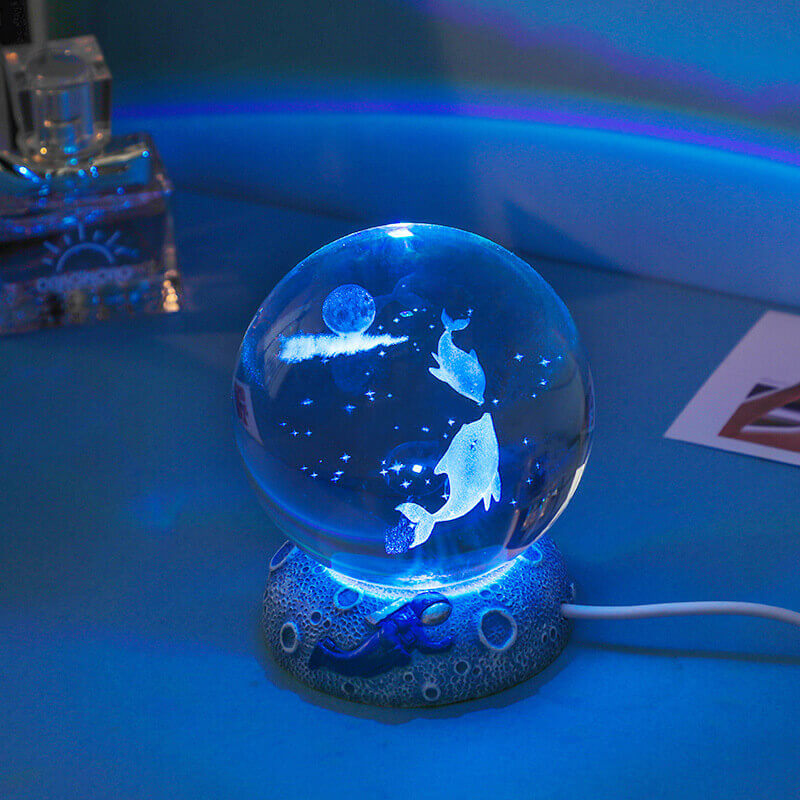 Avelena | AquaGlobe Kristallkugel Nachtlicht | Unterwasserwelt LED Lampe | Stimmungslicht & Deko für Zuhause