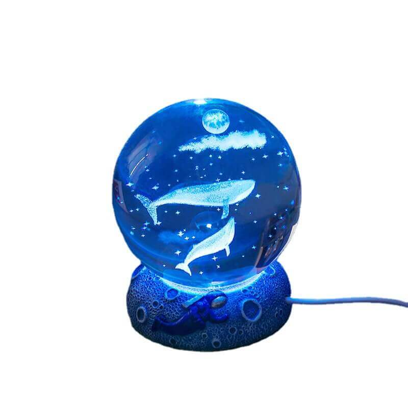 Avelena | AquaGlobe Kristallkugel Nachtlicht | Unterwasserwelt LED Lampe | Stimmungslicht & Deko für Zuhause