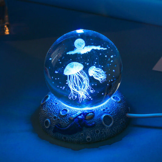 Avelena | AquaGlobe Kristallkugel Nachtlicht | Unterwasserwelt LED Lampe | Stimmungslicht & Deko für Zuhause