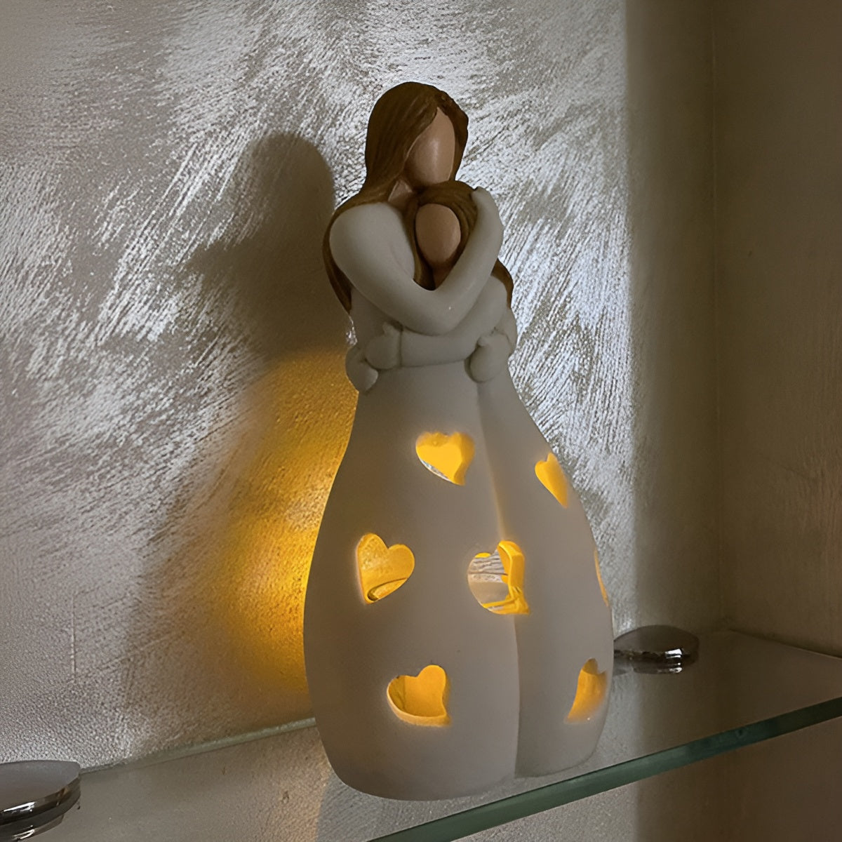 Avelena | Umarmende Mutter Tochter Figur Flackernder Kerzenhalter - LoveGlow