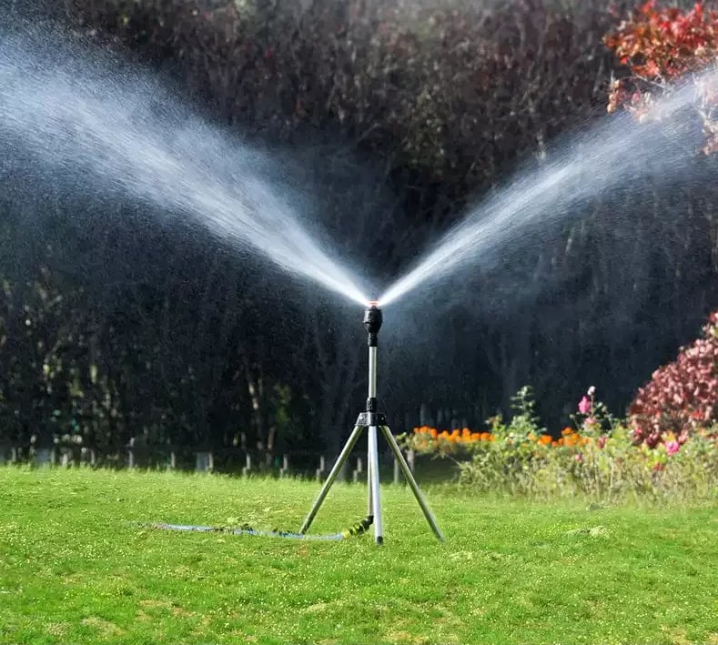 Avelena | TurboSpray Verstellbarer 360° GartenSprinkler – Edelstahl Rotierendes Rasenbewässerungssystem