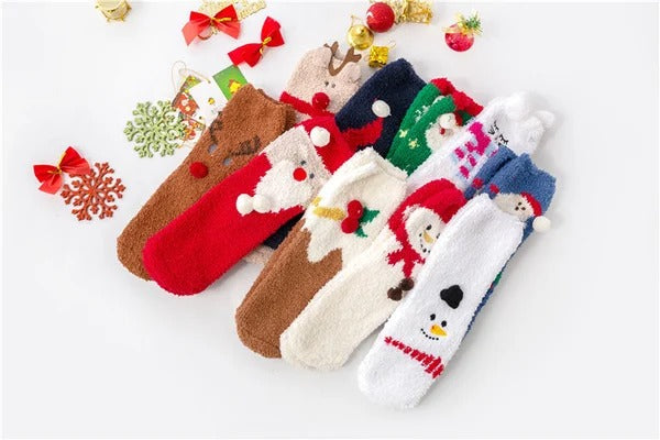 Avelena | Weihnachts-Socken im Geschenkbox-Design | Flauschige Haus- & Kuschelsocken | Universalgröße