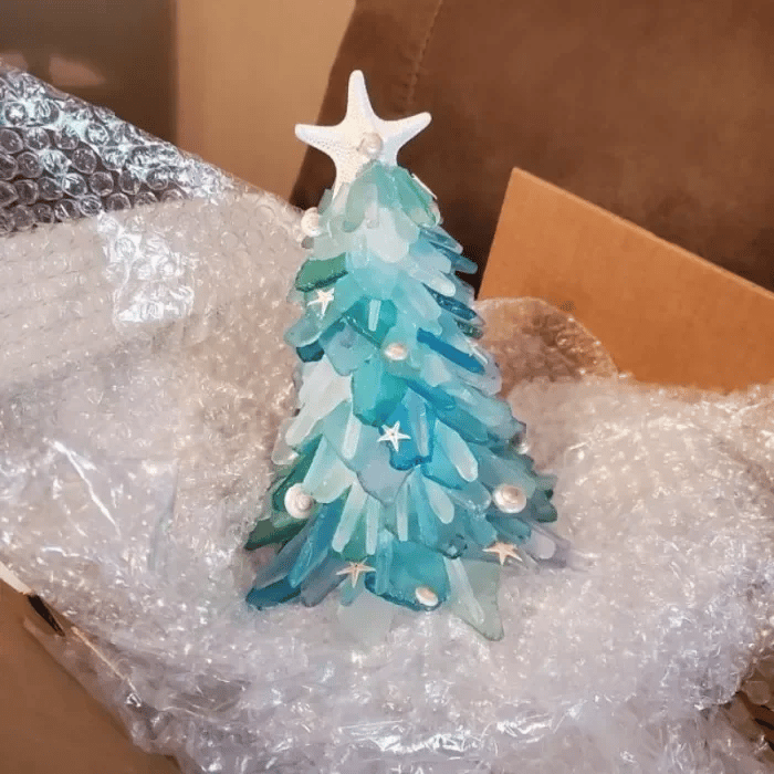 Avelena | Weihnachtsbaum aus Meerglas-Imitat | Handgefertigt | Blau-Grün-Türkis | Mit Muscheln & Seesternen