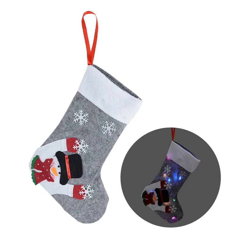 Avelena | Weihnachtsstrümpfe mit LED-Lichtern - Schneemann-, Weihnachtsmann-, Elch- und Bärenmuster Perfekt, um festliche Stimmung zu Ihrem Kamin oder Weihnachtsbaum hinzuzufügen!