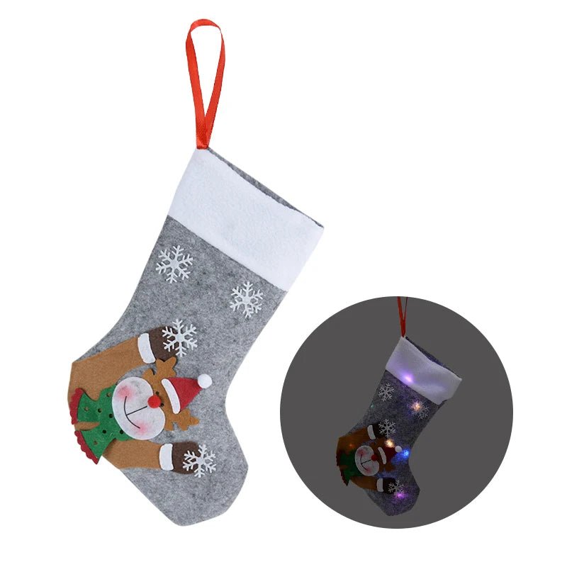 Avelena | Weihnachtsstrümpfe mit LED-Lichtern - Schneemann-, Weihnachtsmann-, Elch- und Bärenmuster Perfekt, um festliche Stimmung zu Ihrem Kamin oder Weihnachtsbaum hinzuzufügen!