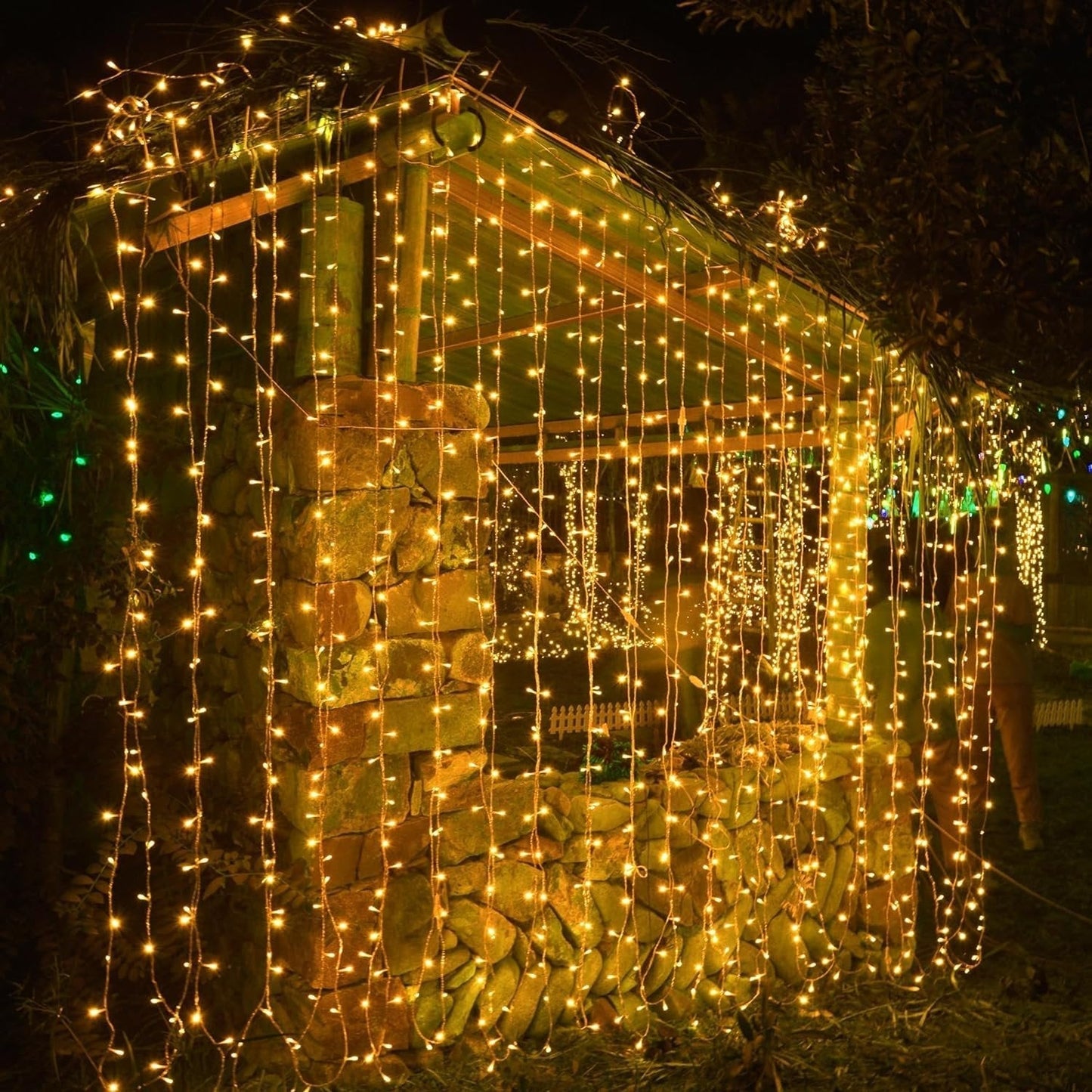 Avelena | Vorhang Weihnachtslichter 8 Modi Steuerung - Fernbedienung Weihnachtsdekoration Hängeleuchten