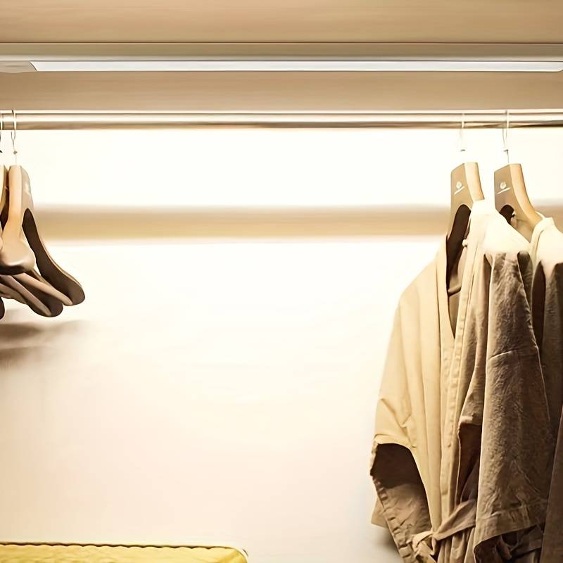 Avelena | Ultra-dünnes LED GlowLight – USB wiederaufladbare Bewegungssensor Cabinet Light mit magnetischem Rücken für Küche, Kleiderschrank oder Schränke