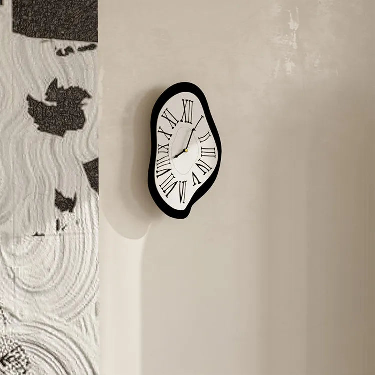 Avelena | AbstractTick - Surrealistische Römische Wanduhr