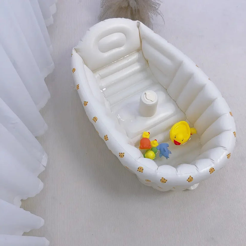 Avelena | SplashNest – Das mobile Badeparadies für dein Baby