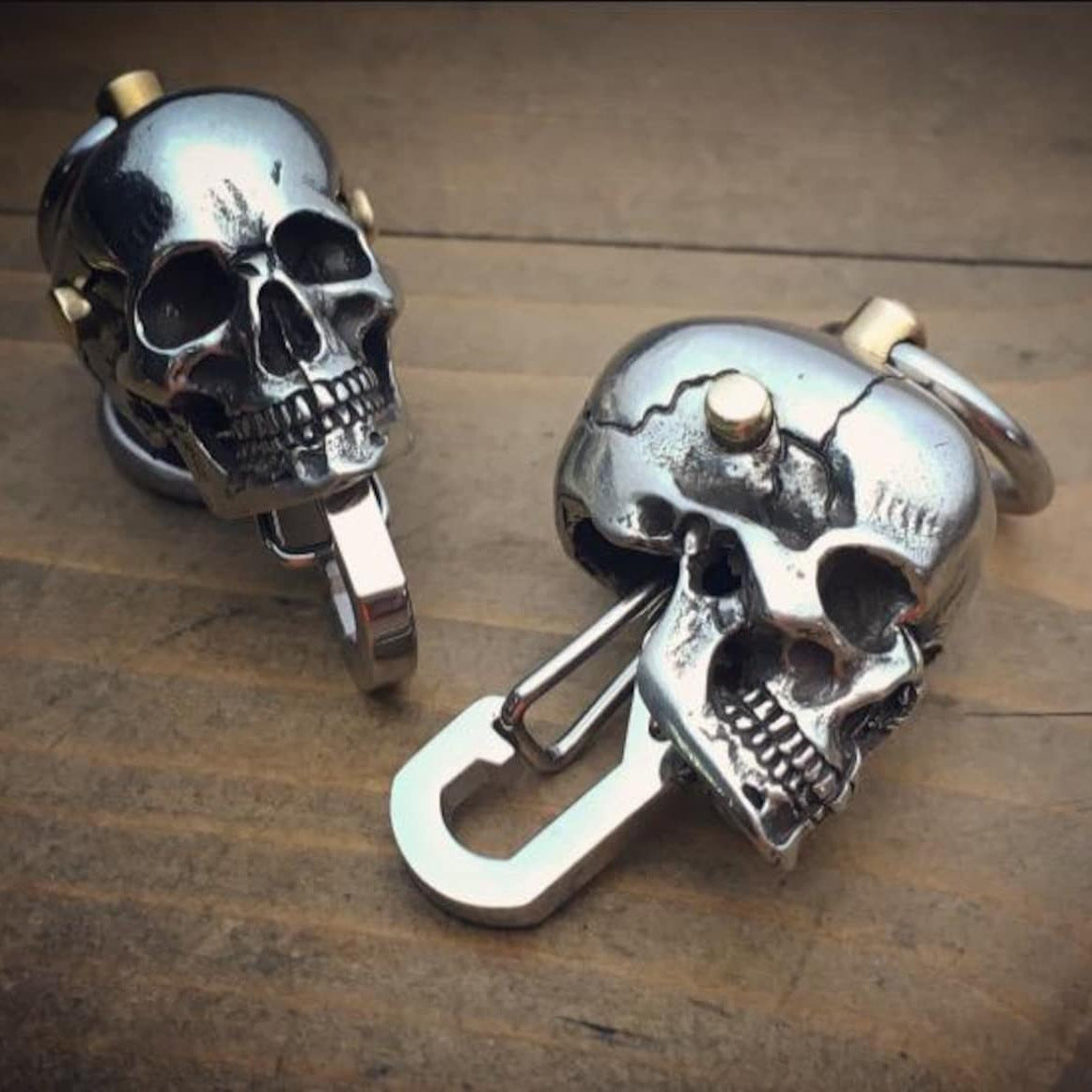 Avelena | Piston Art Skull Schlüsselanhänger