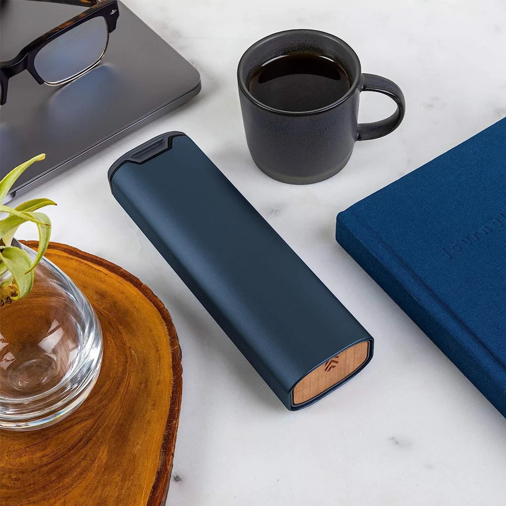 Avelena | Wöchentlicher Pillenorganisator | Premium Aluminium- und Holzdesign für Zuhause, Büro und Reisen