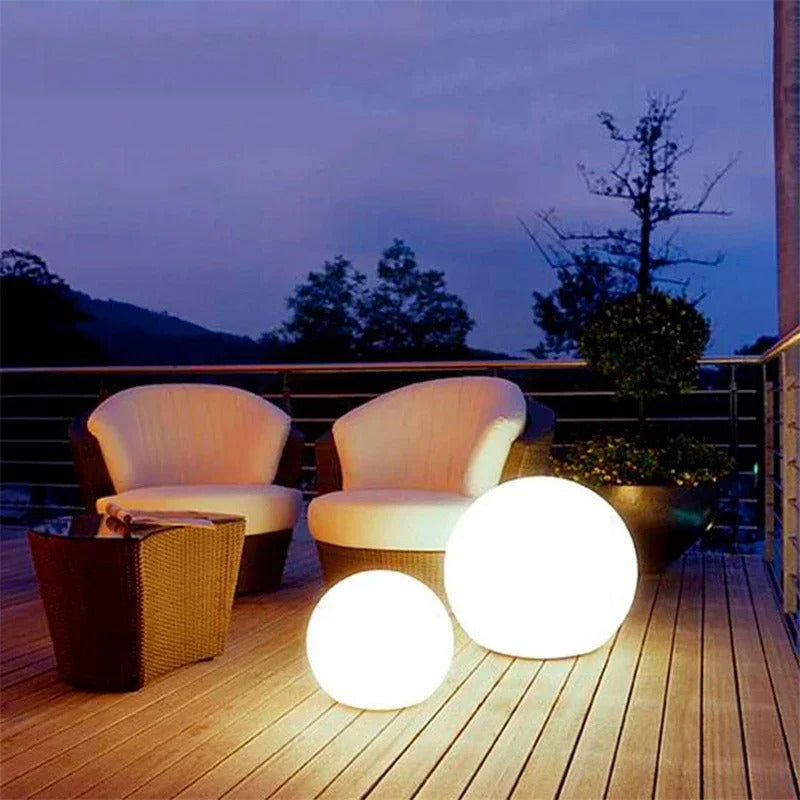 Avelena | Solar Powered Mood Light Sphere - ShapeLights Wiederaufladbare Ball-Lampe für den Außenbereich