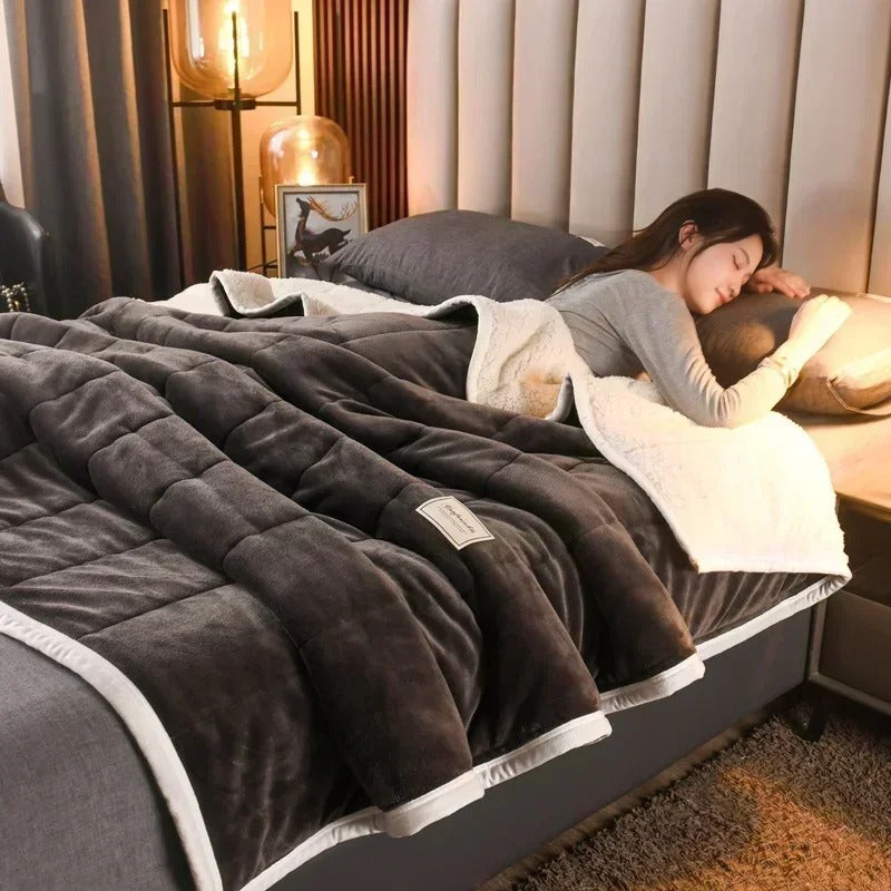 Avelena | Warmes Flanell-Korallenfleece-Decke für Herbst & Winter – CosyBlanket