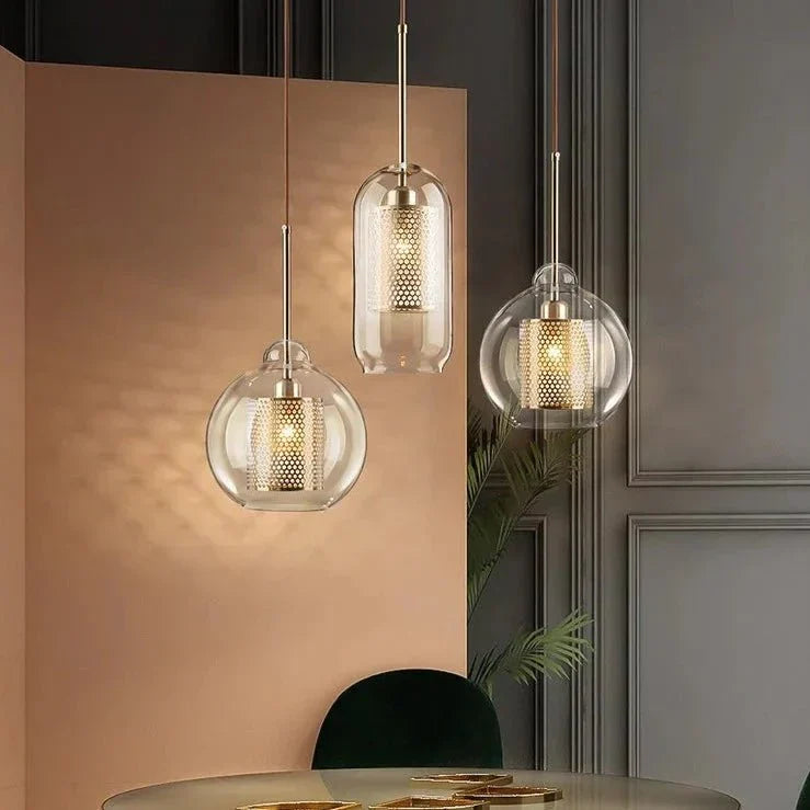 Avelena | UrbanBeam – Stilvolle Eisen- und Glas-Hängeleuchte