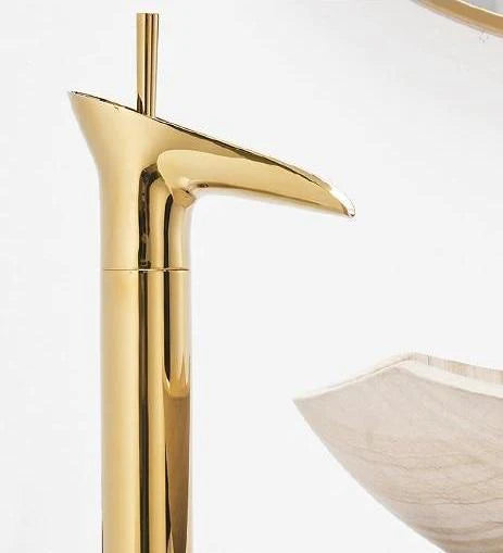 Avelena | Antike Messing Wasserfall Waschbeckenarmatur – Vintage Badezimmer Mischbatterie mit warmem und kaltem Wasser