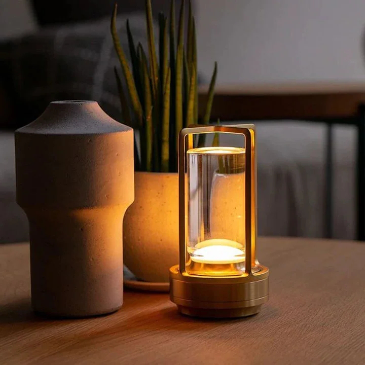 Avelena | Ambient Lantern kabellos wiederaufladbar kleine Nachttischlampe Gold
