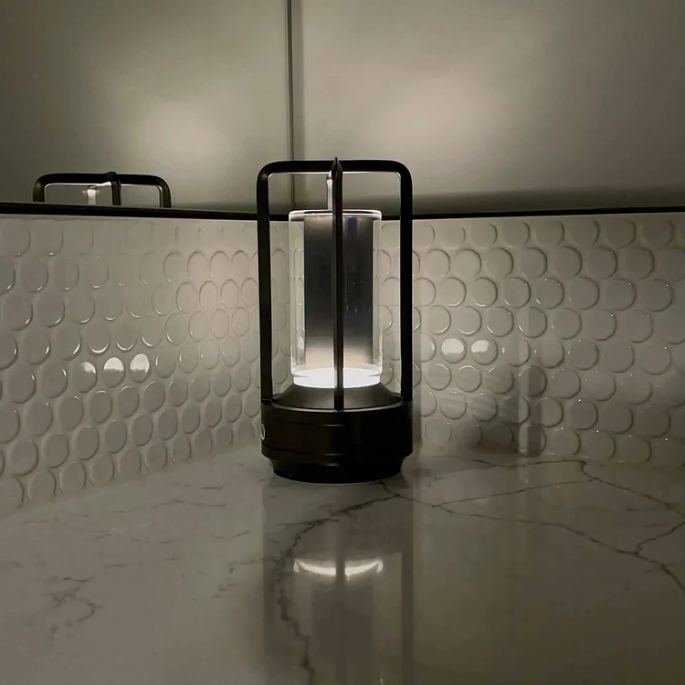 Avelena | Ambient Lantern kabellos wiederaufladbar kleine Nachttischlampe Gold