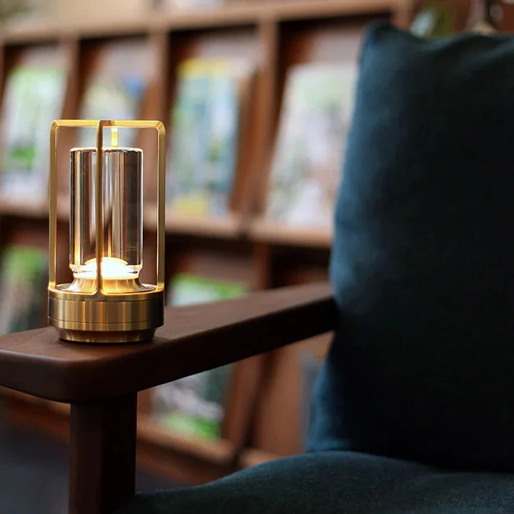 Avelena | Ambient Lantern kabellos wiederaufladbar kleine Nachttischlampe Gold