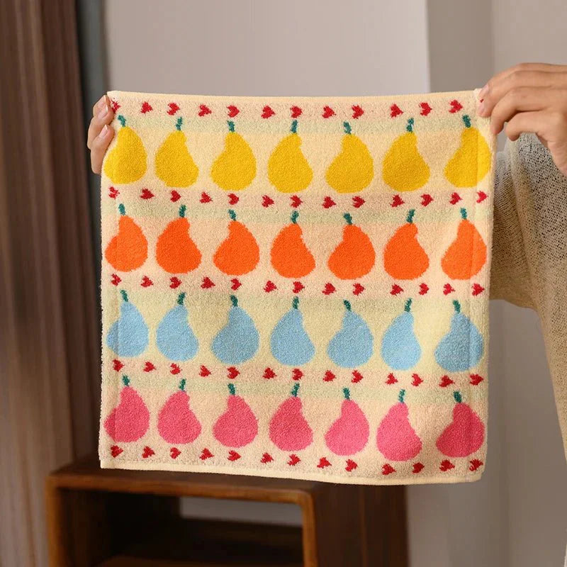 Avelena | Weiches Kinderhandtuch aus Baumwolle mit Birnen-Motiv