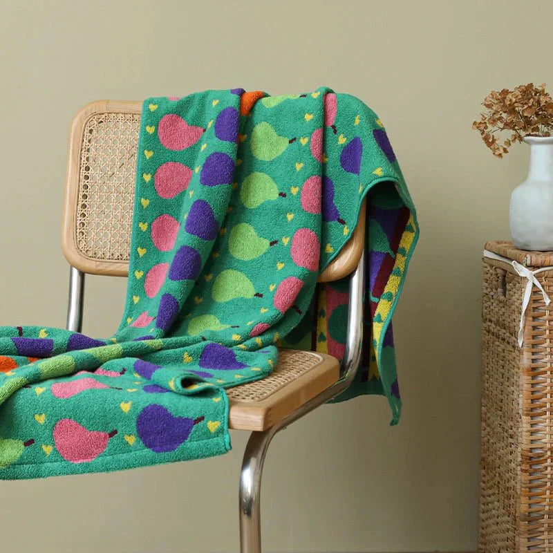Avelena | Weiches Kinderhandtuch aus Baumwolle mit Birnen-Motiv
