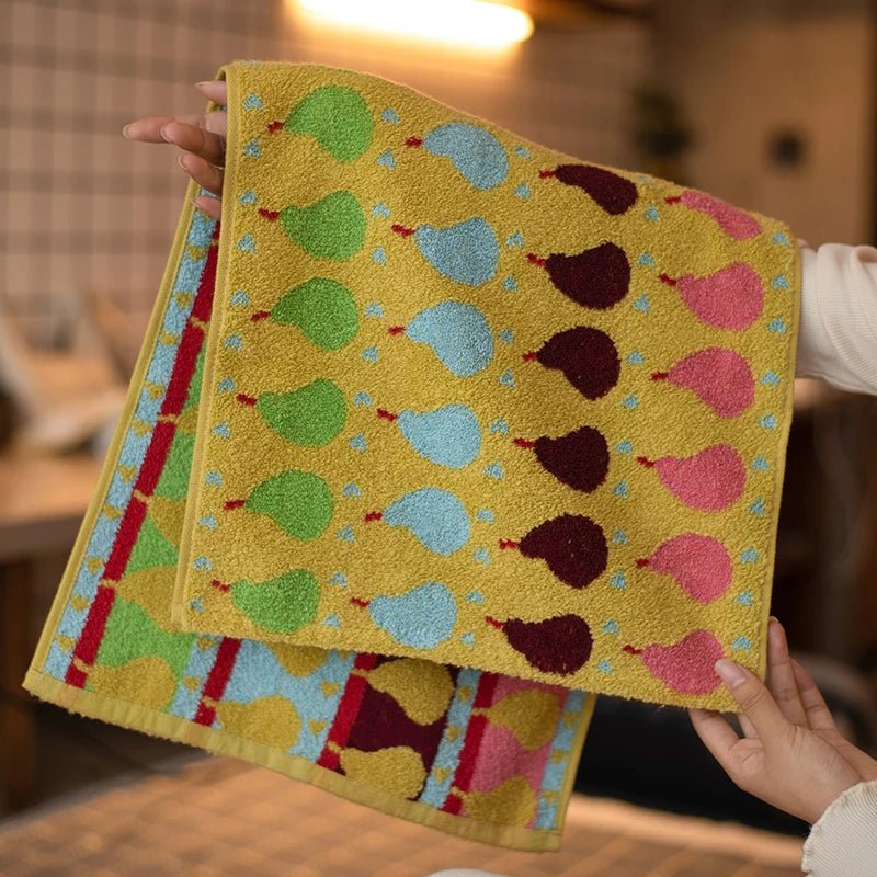 Avelena | Weiches Kinderhandtuch aus Baumwolle mit Birnen-Motiv