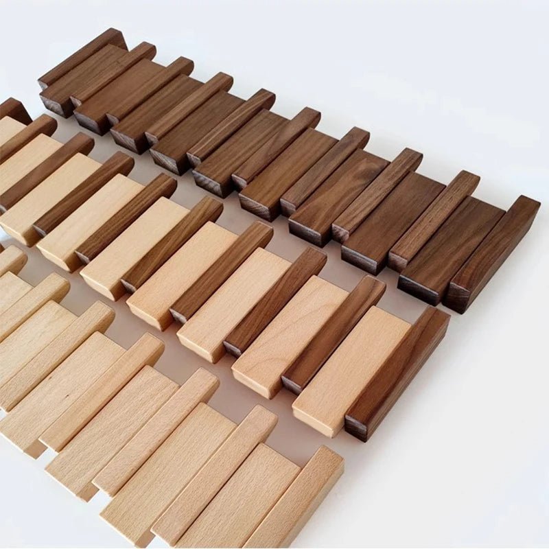 Avelena | WOODSONATA – Handgefertigte Holz-Wandgarderobe im Piano-Stil