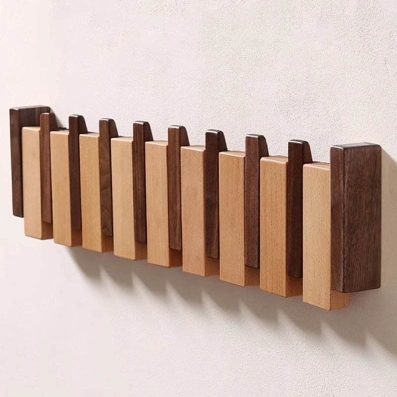 Avelena | WOODSONATA – Handgefertigte Holz-Wandgarderobe im Piano-Stil