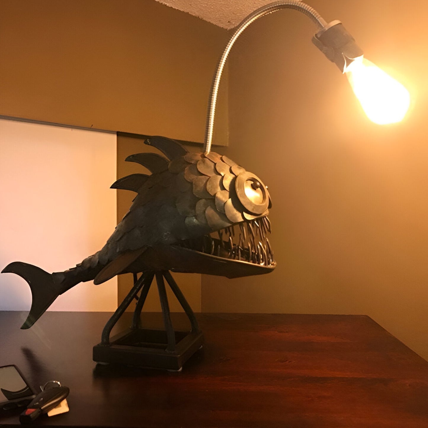 Avelena | Steampunk Anglerfish Lamp – Coole & Ungewöhnliche Stehlampe für Ihr Zuhause