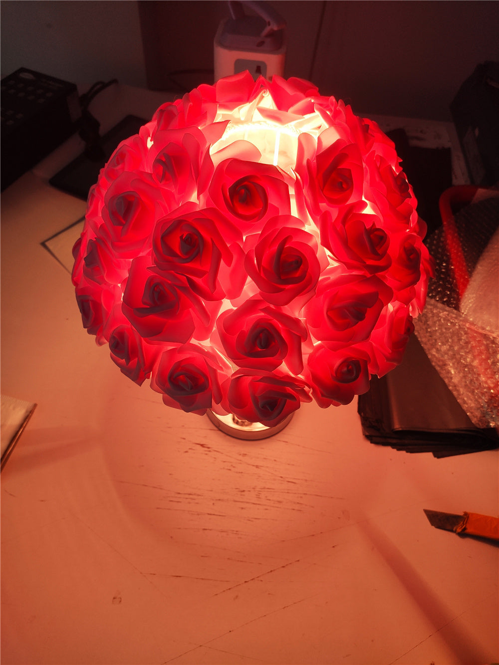 Avelena | Rose Blüten Nachttischlampe