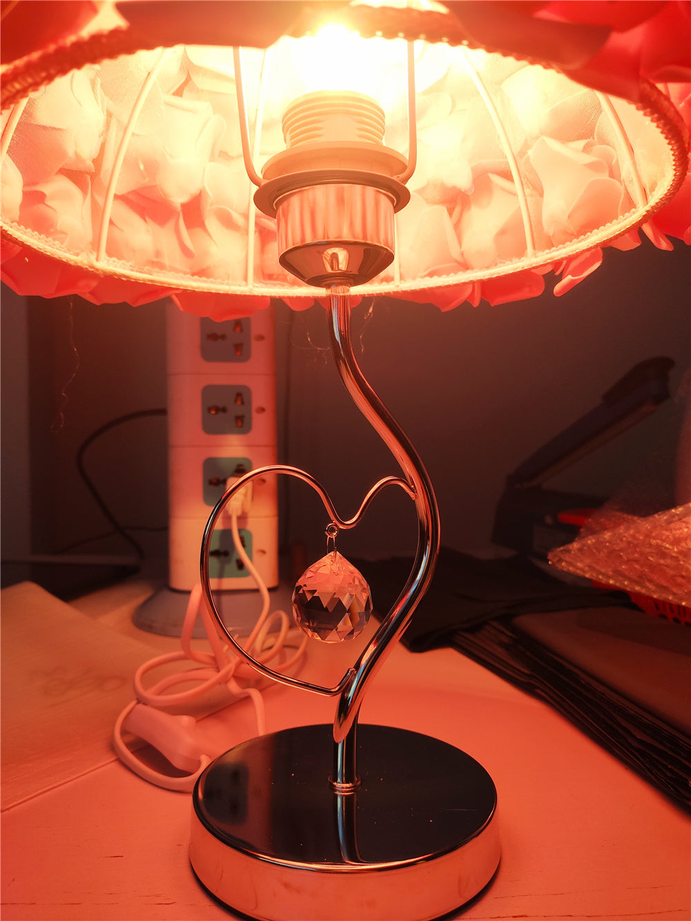 Avelena | Rose Blüten Nachttischlampe
