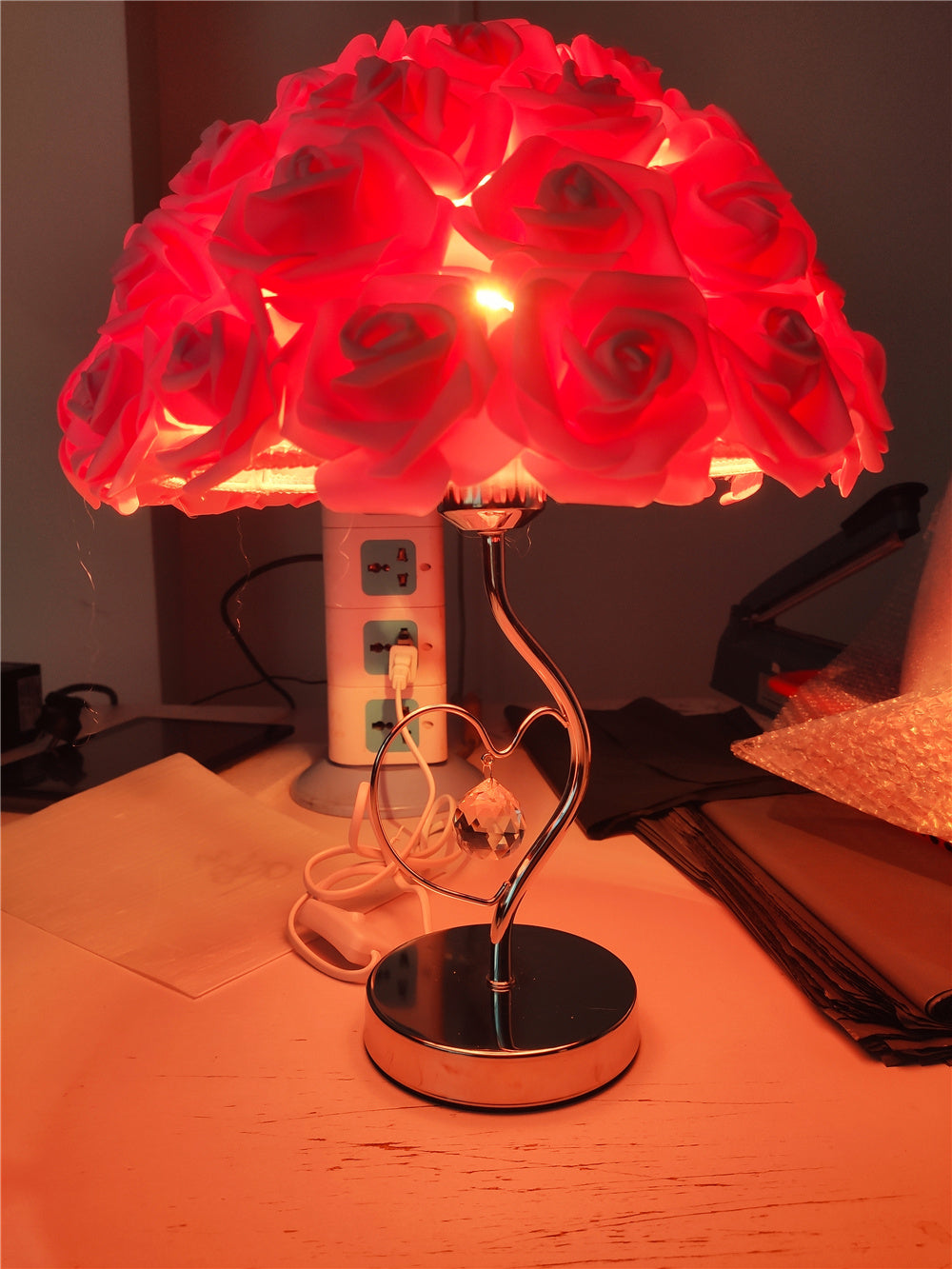 Avelena | Rose Blüten Nachttischlampe