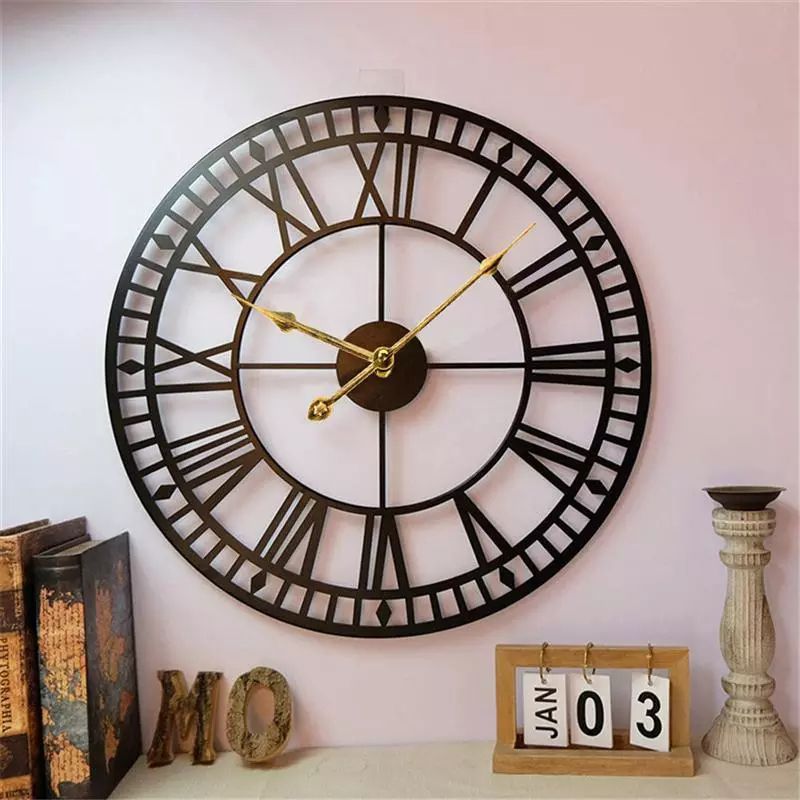 Avelena | Roman Wanduhr