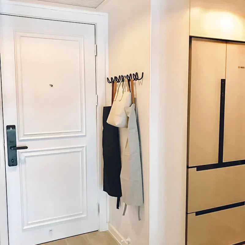 Avelena | Scribble Wall Garderobe