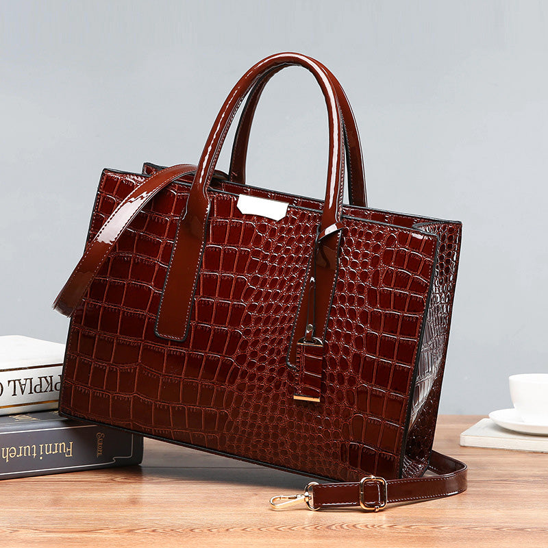 Avelena | Tasche mit Krokodilprägung.