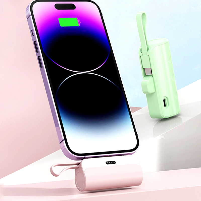 Avelena | Tragbare Powerbank mit hoher Kapazität und eingebauten Kabeln